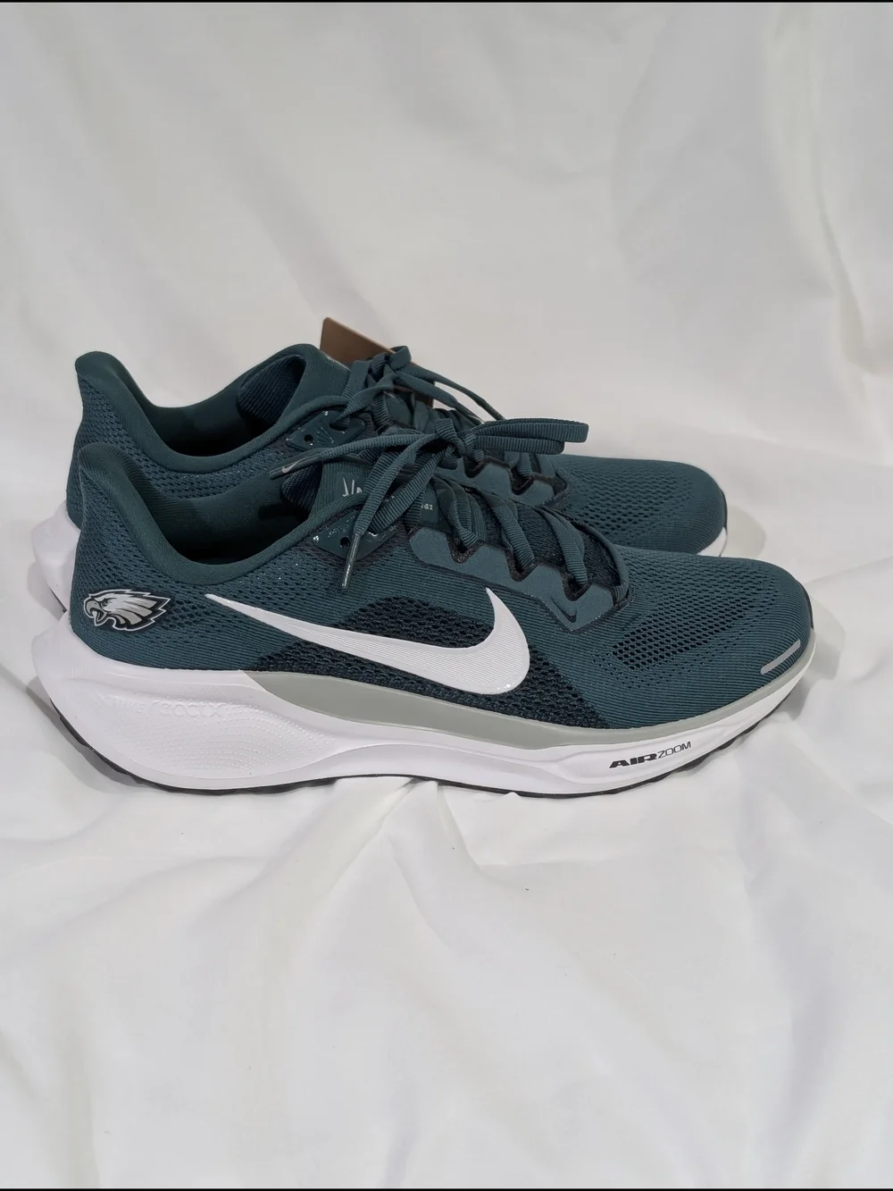 New Nike Men's Green Zoom Running Shoes with Philadelphia Eagles Logo
